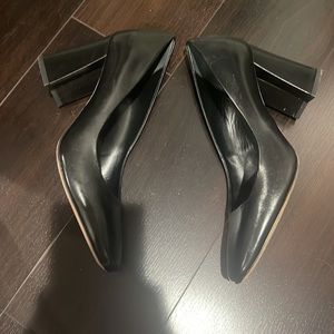 Gently Loved Classic Via Spiga Black Leather Stacked Heels